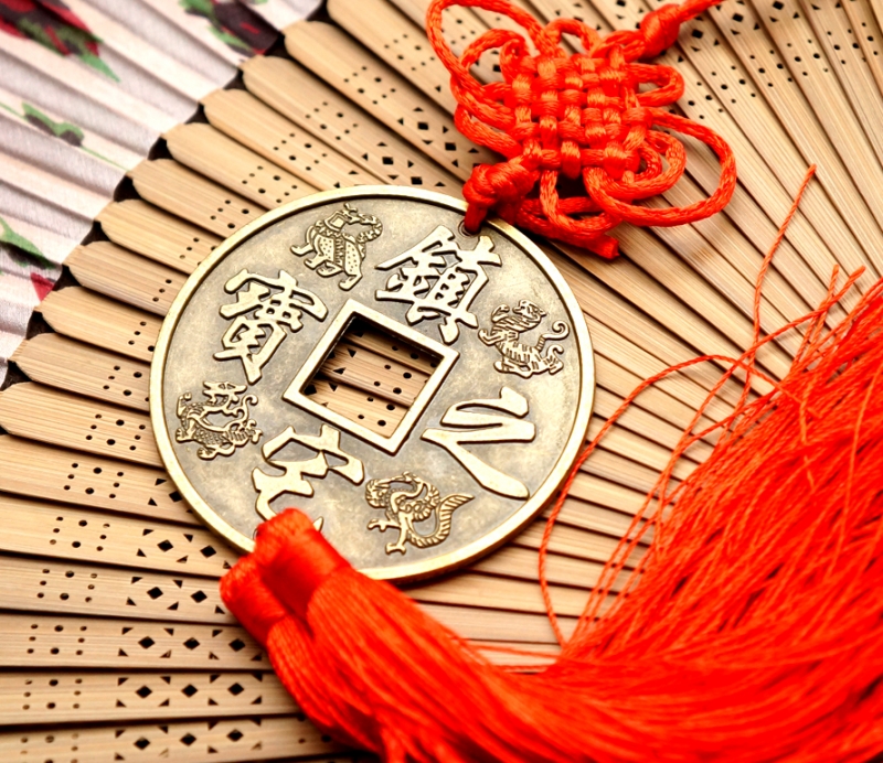 Монета для защиты в пути с двойной кистью №2